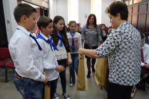 „Bemutatkozik az iskolánk!” – Arad megyei magyar iskolák bemutatkozása a XIV. Alma Mater Véndiák-találkozó első napján