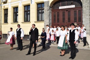 XIV. Alma Mater Véndiák-találkozó – Dr. Muntean Tibor iskolaigazgató üdvözli a véndiák-találkozó résztvevőit 