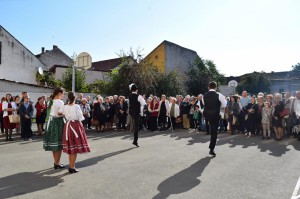 XIV. Alma Mater Véndiák-találkozó – Az iskolai néptánccsoport tagjainak bemutatója 