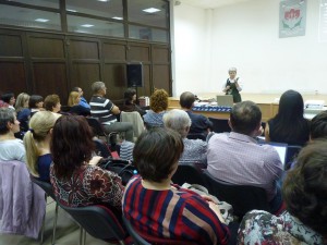 Uzsalyné dr. Pécsi Rita, neveléskutató, főiskolai tanár előadása a Csiky Gergely Főgimnáziumban