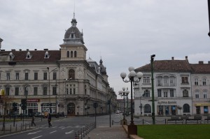 Juhász Alexandra / GN (Csiky Gergely Főgimnázium, IX. A) – Két régi épület egy képen: A Neumann-palota és a régi Victoria Bank