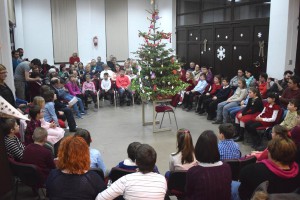 Betlehemezés és kézműveskedés a harmadikosok és a másodikosok karácsonyi együttlétén, 2017. december 21-én