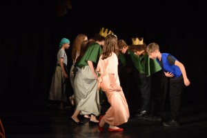 Ábelesz-kóbelesztől A kisködmönig – színpadon a Százszorszép!