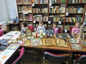 Egyházi könyvek és kegytárgyak kiállítása – Iskola másként 