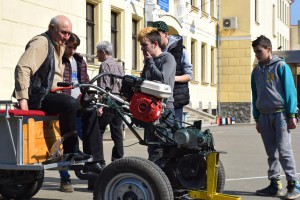 Motoros jármű tesztelése az Iskola másként héten