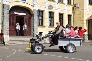 Motoros jármű tesztelése az Iskola másként héten