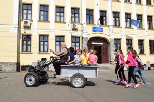 Motoros jármű tesztelése az Iskola másként héten