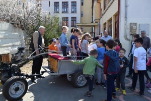 Motoros jármű tesztelése az Iskola másként héten