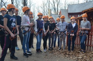 A VIII. A osztály (és néhány idősebb társuk) a kolozsvári Adrenalin parkban, 2017. március 24-én