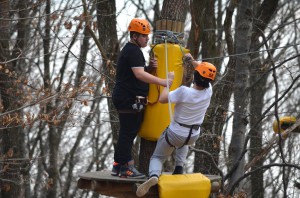 A VIII. A osztály (és néhány idősebb társuk) a kolozsvári Adrenalin parkban, 2017. március 24-én