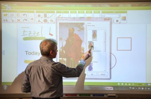 Fontos és hasznos oktatási segédeszközök: interaktív táblák az iskolában