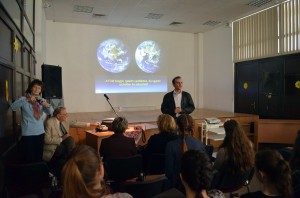 Küldetések a Föld bolygóra – Prof. Dr. Eric Barrett előadása a Csikyben