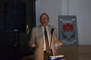 Küldetések a Föld bolygóra – Prof. Dr. Eric Barrett előadása a Csikyben