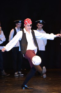 …szűk szoknyában…     