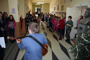 Karácsonyi flashmob a Csikyben