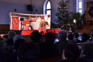 „Karácsonyi jeges kaland” a Szivárvány bábcsoport előadásában