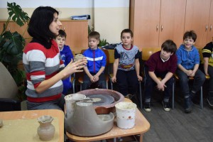 Kezeket a vízbe, utána az agyagra! – Ízelítő a fazekasság titkaiból