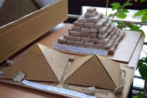 A gízai piramisok, két változatban