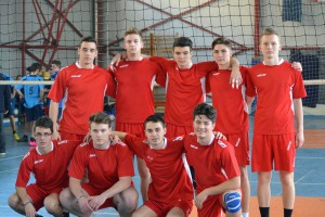 A csikys fiú csapat az iskolai röplabda bajnokság 2016-os megyei döntőjén 