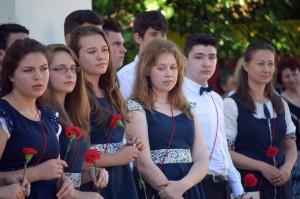 S az idősebb társak meghatottan hallgatják a szép gondolatokat