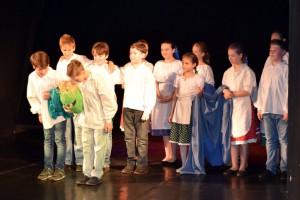 A Százszorszép csoport előadása 2016. június 20-án, az Aradi Kamaraszínházban