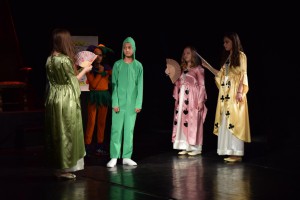 A Százszorszép csoport előadása 2016. június 20-án, az Aradi Kamaraszínházban