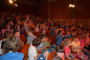 A Százszorszép csoport előadása 2016. június 20-án, az Aradi Kamaraszínházban
