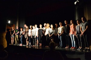 Színpadon a Szépek és szörnyek, a KAMASZK U17 diákszínjátszó csoport előadásában
