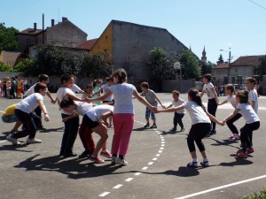 Játékos sporttevékenységen az elemi osztályos diákok – Erasmus+ rendezvény az iskolánkban