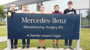 Csikys szakiskolások a kecskeméti Mercedes gyárban